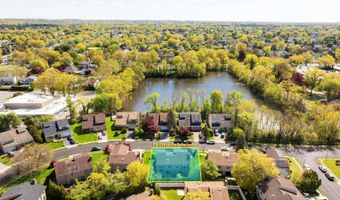 28 Crest Hollow Ln, Albertson, NY 11507