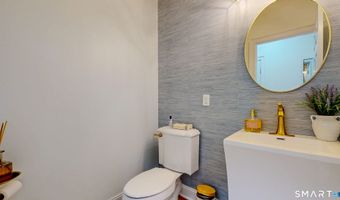 14 Woodcrest Ln 14, Danbury, CT 06810