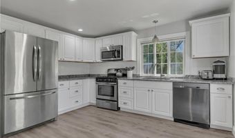 19 Hardwick St, Cumberland, RI 02864