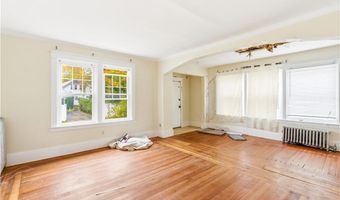 303 Narragansett St, Cranston, RI 02905