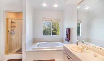 2016 Stonefield Ln, Santa Rosa, CA 95403