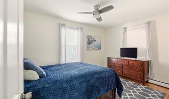 13 Holland St 1, Newport, RI 02840