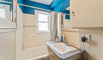 2921 Wood St, Ames, IA 50014