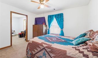4 Skyline Dr, Adrian, MO 64720