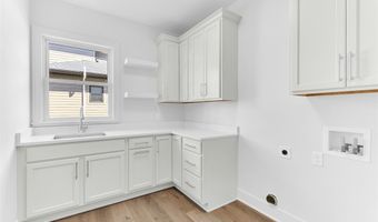 805 Club Dr W, Aurora, OH 44202