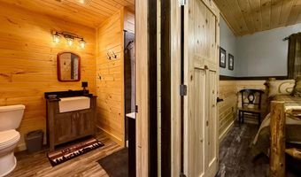 8 Breezy Knoll Ln, Baileyville, ME 04694