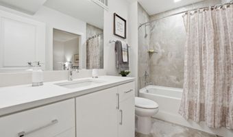 701 N HENRY St 210, Alexandria, VA 22314