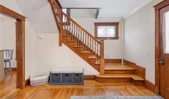 8 Bush St, Newport, RI 02840
