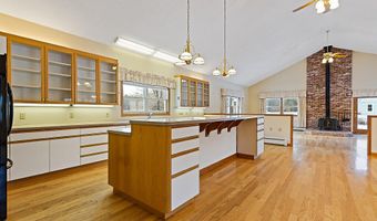 9 Snug Harbor Rd, Belgrade, ME 04917