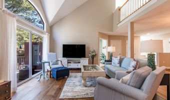 13 Hollyhock Knoll Ct 13, Bourne, MA 02532