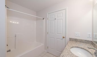 2800 S Knightsbridge Cir, Ann Arbor, MI 48105