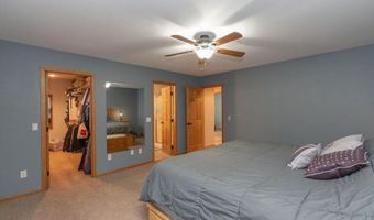 38177 Twin Oaks Dr, Avon, MN 56310
