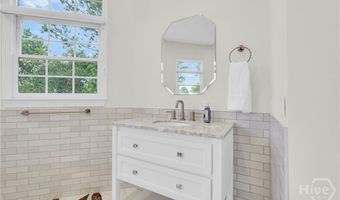 12 Amberwood Cir, Savannah, GA 31405
