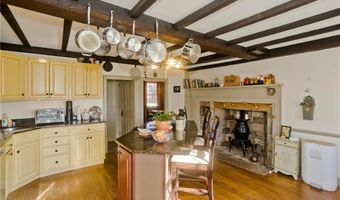 175 Huntinghouse Rd, Glocester, RI 02857