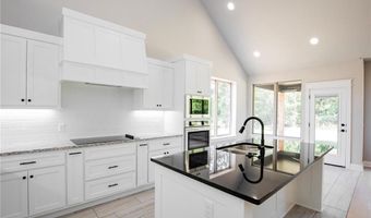 1 Nairn Ln, Bella Vista, AR 72715