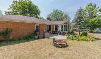 916 Hillcrest Dr, Adrian, MI 49221