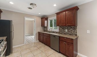 34 Bell St, Bayville, NJ 08721