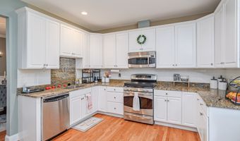 73 Lawrence Ave 73, Danbury, CT 06810