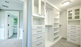 33 Meadowbrook Dr, Barrington, RI 02806