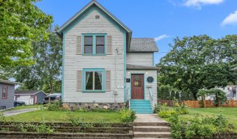 27 Center St, Algonquin, IL 60102