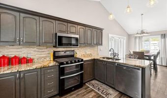 1414 Carriage Bridge Trl, Ballwin, MO 63021