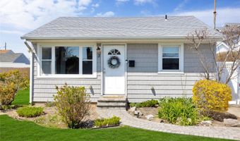 3 Kent Pl, Amityville, NY 11701