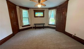 1027 N 4th St, Atchison, KS 66002