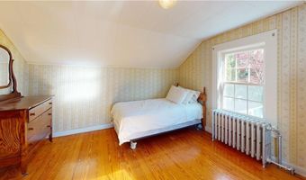 26 Freebody St, Newport, RI 02840