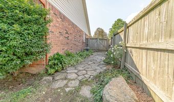 1807 SW Pine Ave, Bentonville, AR 72713