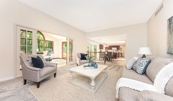 5521 Lohr Lake Dr, Ann Arbor, MI 48108