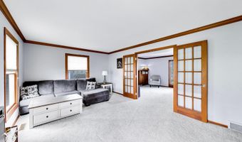 525 Skyline Dr, Algonquin, IL 60102