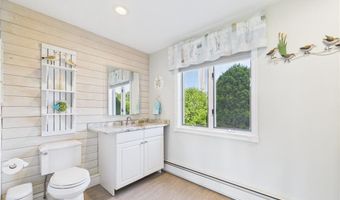 72 Marine Dr, Narragansett, RI 02882
