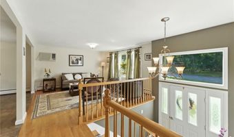 22 Camelot Cir, Johnston, RI 02919