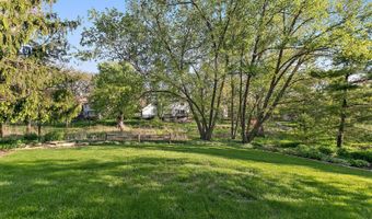 1045 Helen Dr, Algonquin, IL 60102
