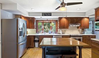 11 Wendover Way, Bedford, NH 03110