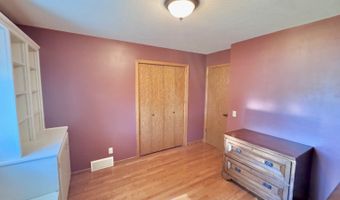 209 10th Ave NW, Bowman, ND 58623