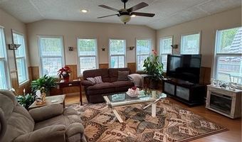 124 Zinnia Dr, Cranston, RI 02920