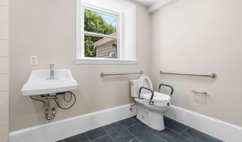 6 Windsor St, Andover, MA 01810