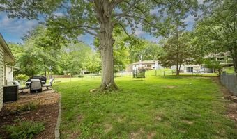508 Arborwood Dr, Ballwin, MO 63021