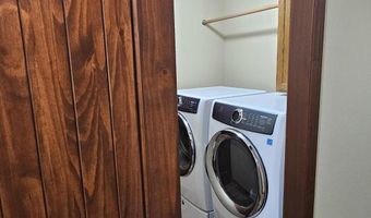 2702 Railroad Cir, Aberdeen, SD 57401