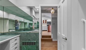 553 Bellevue Ave 14, Newport, RI 02840