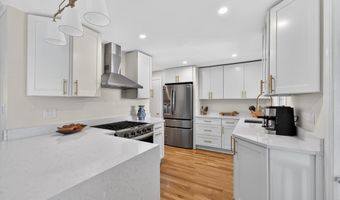 9 Milton Rd, Barrington, RI 02806