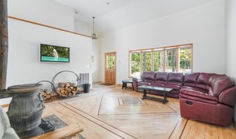 91 Decker Rd, Ancram, NY 12502