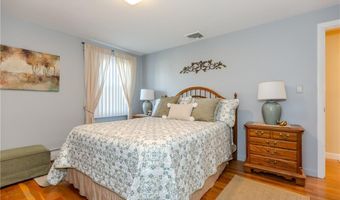 17 Woodview Dr, Cranston, RI 02920
