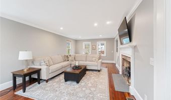6 Knowlton Ct, Bristol, RI 02809