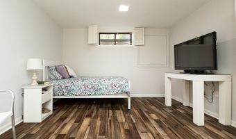 8809 SAUNDERS Ln, Bethesda, MD 20817