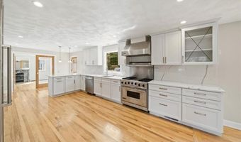 30 Dutchess Dr, Cranston, RI 02921