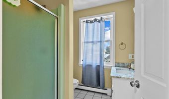 20 Morrison Ave, Middletown, RI 02840