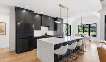 2100 Golfview Dr, Auburn, IN 46706