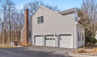 33 Roxbury Ct, Cheshire, CT 06410